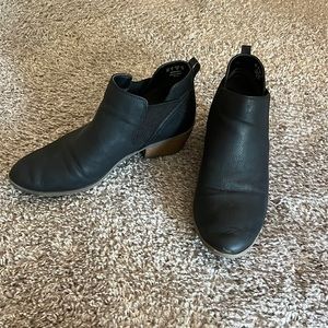 Dr. Scholl’s booties. Size 8. Worn a few times